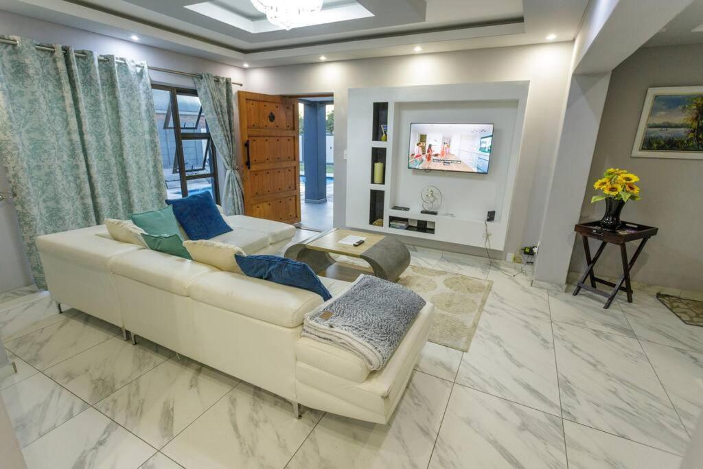 Villa Cozier Glitz à Le Cap Extérieur photo